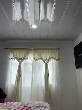 Stripchat Sex Cam of Marianahb-e