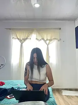 Stripchat Free Porn Cam of Marianahb-e