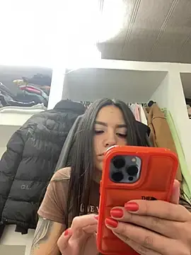 Stripchat Sex Cam of Marianahb-e