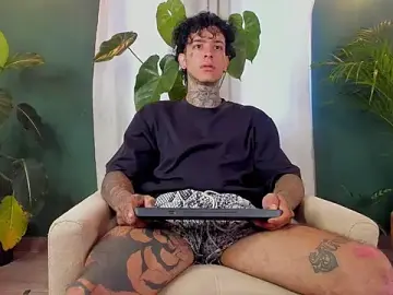 Stripchat Live Sex Cam of Aron_ford