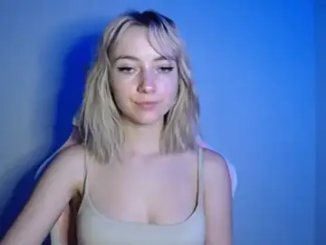 Stripchat Sex Cam of LuciaYoung