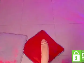 Stripchat Live Sex Cam of GalaxGnn_