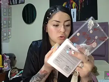 Stripchat Free Live Porn of Emmie_Hot