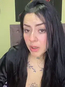 Stripchat Nude Webcam of Emmie_Hot