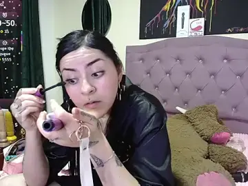 Stripchat Sex Chat of Emmie_Hot