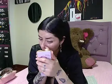 Stripchat Best live sex cam show of Emmie_Hot