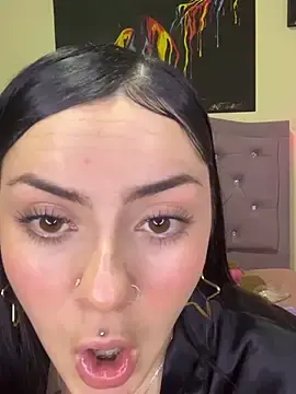 Stripchat Free Porn Cam of Emmie_Hot