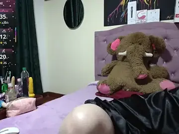 Stripchat Nude Webcam of Emmie_Hot