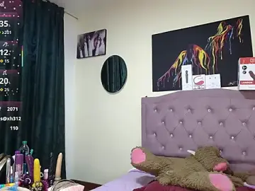 Stripchat Live Sex Cam of Emmie_Hot