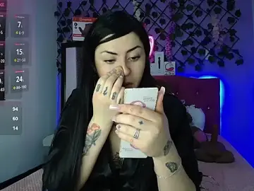 Stripchat Live Sex Cam of Emmie_Hot