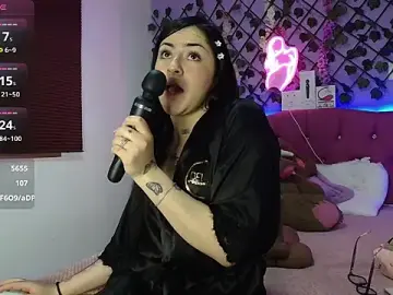 Stripchat Adult Webcam of Emmie_Hot