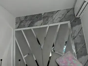Stripchat Sex Cam of Mia_Petiteht