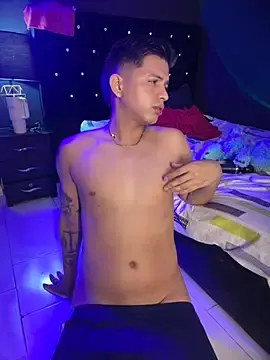 Stripchat Free Porn Cam of Niicky1_