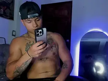 Stripchat Sex Cam of Dominic_Biker__
