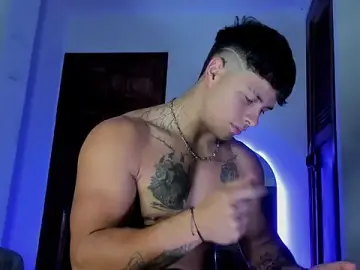 Stripchat Sex Cam of Dominic_Biker__