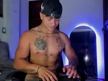 Stripchat Sex Cam of Dominic_Biker__