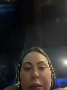 Stripchat Nude Webcam of LariiHotWife