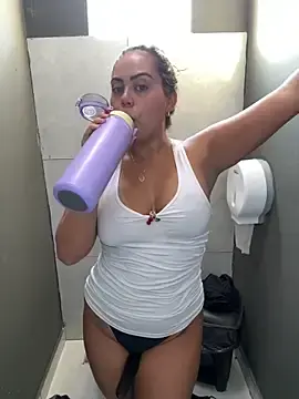 Stripchat Nude Webcam of lariic