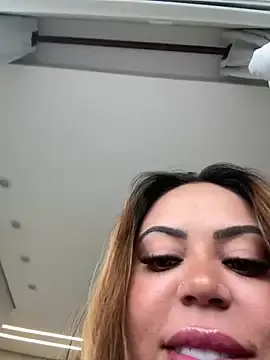 Stripchat Free Live Porn of lariic