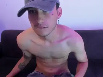 Stripchat Watch Live Sex Cams of Henrikk_senn