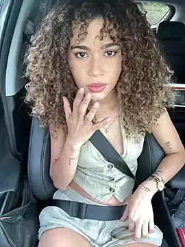 Stripchat Live Sex Cam of Lianh_Benett