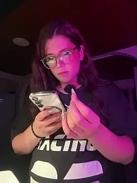 Stripchat Free Live Porn of Yuri_Stars