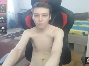 Stripchat Sex Cam of hugkydo