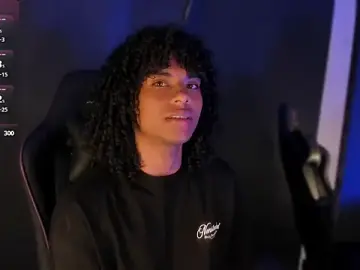 Stripchat Sex Cam of Lucas_eevans