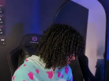 Stripchat Sex Cam of Lucas_eevans