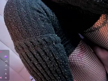 Stripchat Live Sex Cam of Summer_walkerr
