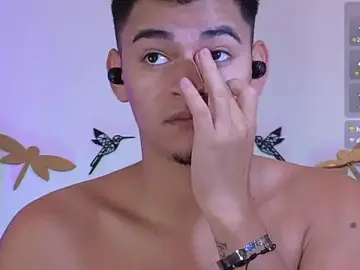 Stripchat Nude Webcam of VikoHands