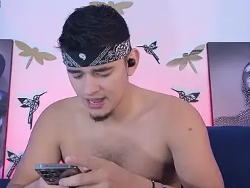 Stripchat Adult Webcam of VikoHands