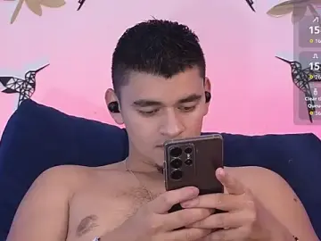Stripchat Nude Webcam of VikoHands