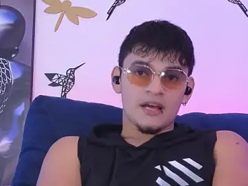Stripchat Live Sex Cam of VikoHands
