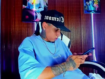 Stripchat Free Porn Cam of Liam_lee