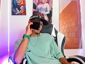 Stripchat Live Sex Cam of Liam_lee