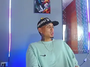 Stripchat Live Sex Cam of Liam_lee