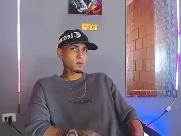 Stripchat Sex Cam of Liam_lee