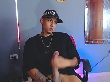 Stripchat Free Porn Cam of Liam_lee