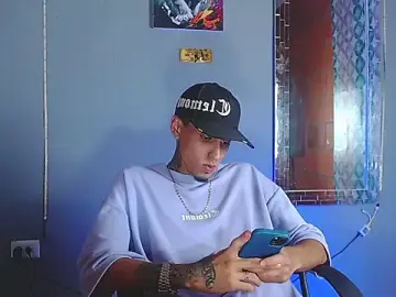 Stripchat Live Sex Cam of Liam_lee