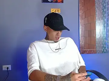 Stripchat Sex Cam of Liam_lee
