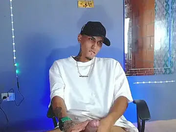 Stripchat Live Sex Cam of Liam_lee