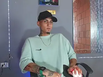 Stripchat Sex Cam of Liam_lee