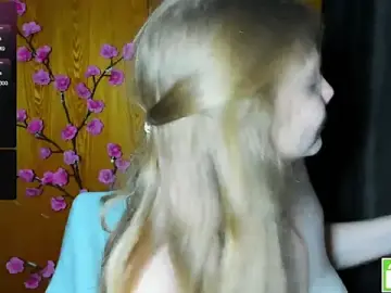 Stripchat Sex Cam of AlinaMors
