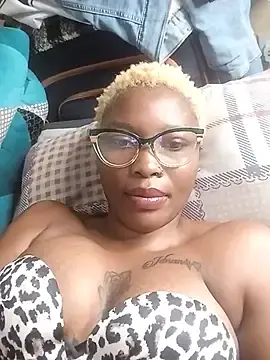 Stripchat Sex Cam of Pinky_shyee