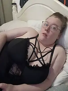 Stripchat Sex Cam of Sexycurvyemilyy