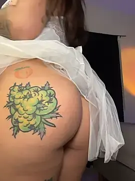 Stripchat Sex Cam of lucyrossink