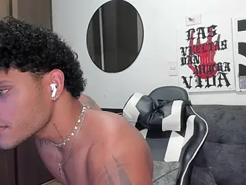 Stripchat Live Sex Cam of Alessandro_Vanni