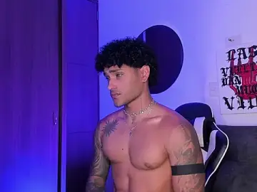 Stripchat Free Porn Cam of Alessandro_Vanni