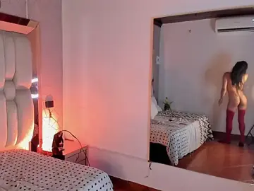 Stripchat Sex Cam of Isa_Little_Star